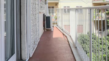 Appartement Deluxe, balcon | Enceinte de lâhĂ©bergement