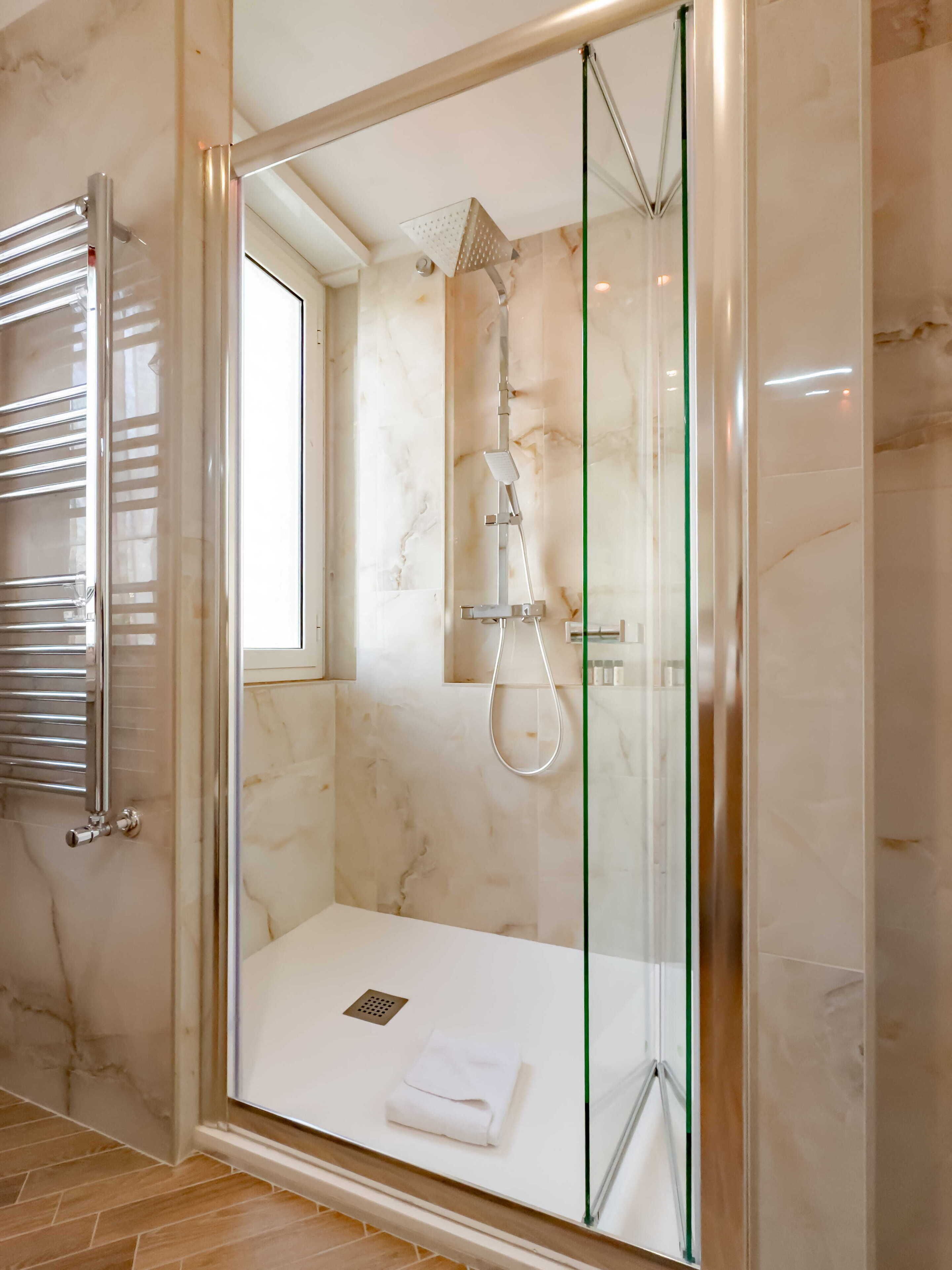 Deluxe Apartment, Balcony | Bathroom | Hair dryer, towels