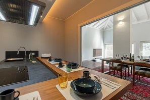 Micro-ondes, four, plaque de cuisson, lave-vaisselle