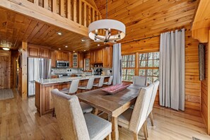 Dining - Fightingtown Creek Cabin (Blue Ridge)