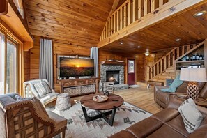 Living area - Fightingtown Creek Cabin (Blue Ridge)
