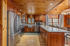Private kitchen - Fightingtown Creek Cabin (Blue Ridge)