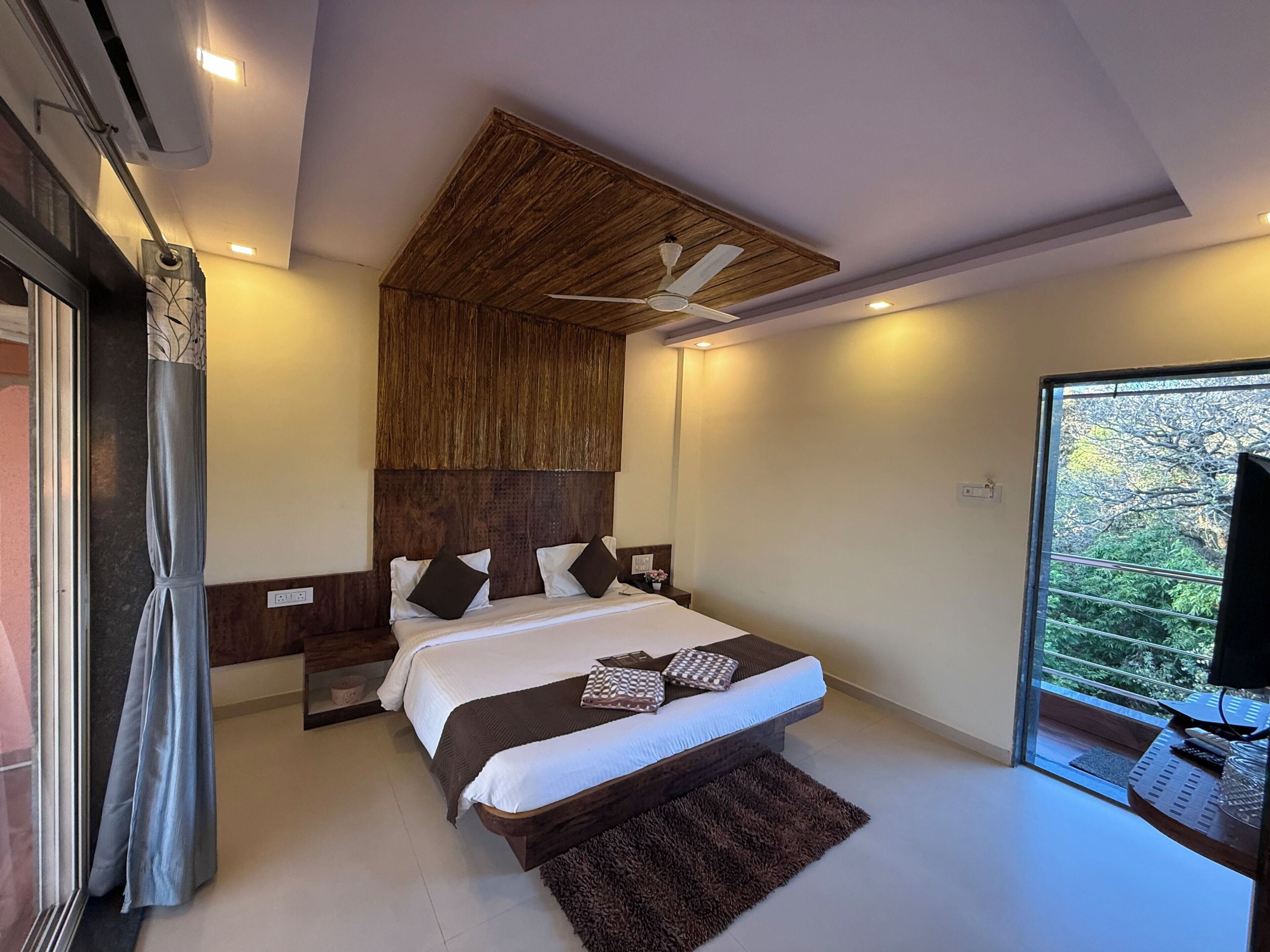 Premium Room, Balcony | Minibar, laptop workspace, WiFi (free)