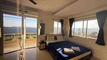 Exclusive Suite | Minibar, laptop workspace, free WiFi