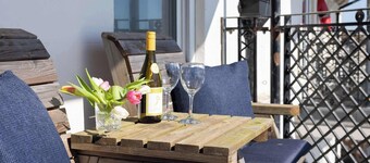 Seafront Apartment with Balcony & Panoramic Views