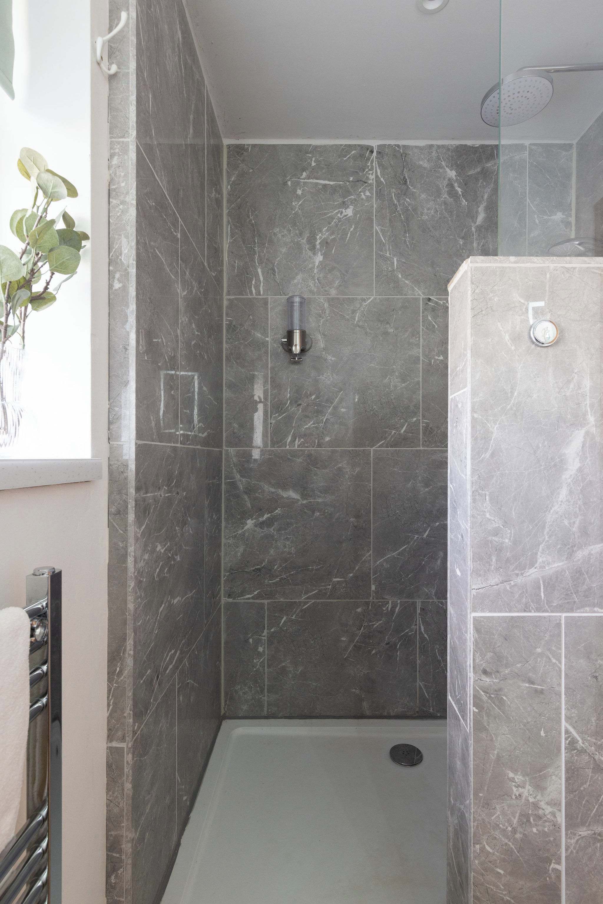 Douche, serviettes fournies