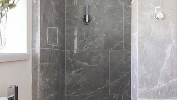 Douche, serviettes fournies