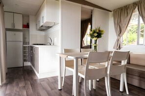 In-room dining - Sea View - 40 Parallelo Mobile Home (Camerota)
