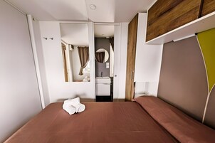 Family Mobile Home, Multiple Bedrooms, Sea Facing (Sea View - 40 Parallelo Superior Plus) | 2 bedrooms, free WiFi, bed sheets