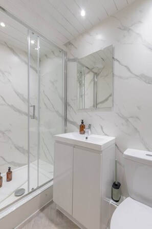 Hair dryer - Stylish 1 -Bed Leith Apartment | Near Shore & Tram (Edinburgh)
