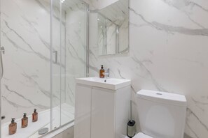Hair dryer - Stylish 1 -Bed Leith Apartment | Near Shore & Tram (Edinburgh)