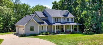 Spacious 4-BR House, Quiet, Perfect for Groups!