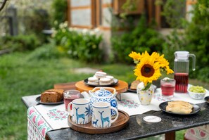 Outdoor dining - Anvaya Manali - Luxury Mountain Retreat (Manali)