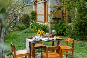 Outdoor dining - Anvaya Manali - Luxury Mountain Retreat (Manali)