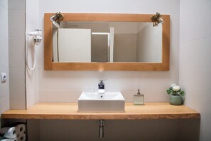 Bathroom - Penthouse "El Patio de la Morera". (El Rasillo de Cameros)