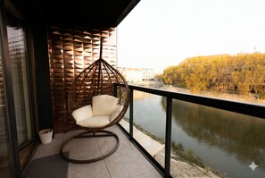 Premium appartement, balkon, uitzicht op rivier | Terrein van de accommodatie