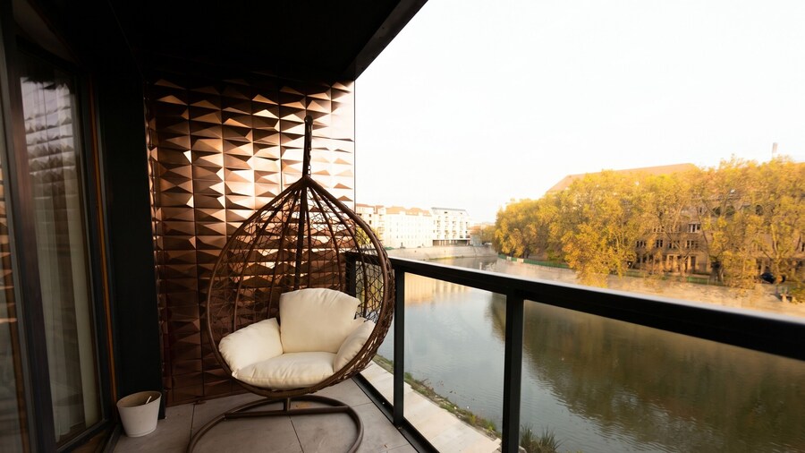 Riverside Premium Apart with Oder Views