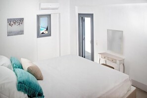 2 bedrooms, iron/ironing board, WiFi, bed sheets - Villa Del Sol Santorini (Fira)