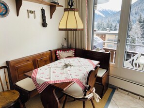 Dining - Vrbo Property (Davos)