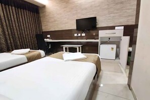 Espacio para trabajar con laptop y wifi gratis 