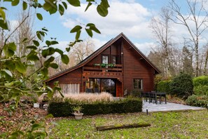 2 bedrooms, Internet - Anna-helena - Cosy Wooden Chalet in the Forest (Aalter)