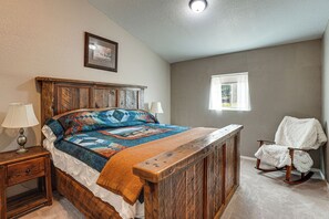 Interior - Peaceful Farm Stay Near Spokane: Inland Hideaway! (Chattaroy)