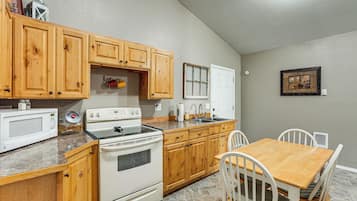 House (1 Bedroom) | Interior