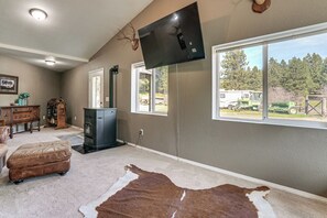 Interior - Peaceful Farm Stay Near Spokane: Inland Hideaway! (Chattaroy)