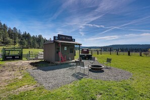 Interior - Peaceful Farm Stay Near Spokane: Inland Hideaway! (Chattaroy)