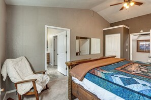 Interior - Peaceful Farm Stay Near Spokane: Inland Hideaway! (Chattaroy)