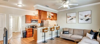 3 Mi to Fsu! Pet-friendly Townhome w/ Pool Access
