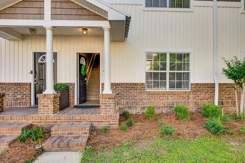 3 Mi to Fsu! Pet-friendly Townhome w/ Pool Access
