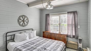 House (6 Bedrooms) | Interior