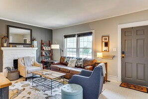 Interior - Walkable Location! Dtwn Cary Escape w/ Fire Pit (Cary)