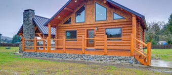 Pavilion w/ Hot Tub! Trybett Cabin 2 in Forks