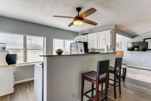 Apartment (1 Bedroom) | Interior - 1 Mi to SAU & Mckee Foods Campus! Condo w/ Balcony (Ooltewah)