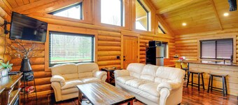 Near Trails & Rivers! 'trybett Cabin' in Forks