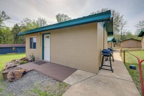Apartment (0 Bedroom) | Interior - Near Greers Ferry Lake! Cabin w/ Resort Perks (Clinton)
