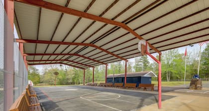 Near Greers Ferry Lake! Cabin w/ Resort Perks