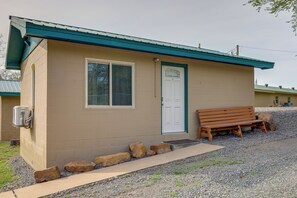 Interior - Gateway to Greers Ferry Lake! Cozy Couple's Escape (Clinton)