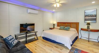 Gateway to Greers Ferry Lake! Cozy Couple's Escape