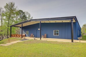 Interior - Gateway to Greers Ferry Lake! Cozy Couple's Escape (Clinton)