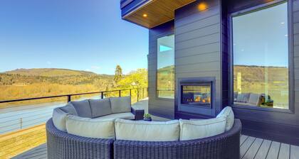 Private Hot Tub! Luxe Hood River Retreat Near Dtwn