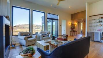 House (5 Bedrooms) | Interior