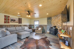 House (2 Bedrooms) | Interior - Near Trails & Rio Grande Fishing! Mtn-view Cabin (South Fork)