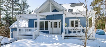 Family Escape in Crystal Mtn Resort! 13 Mi to Lake