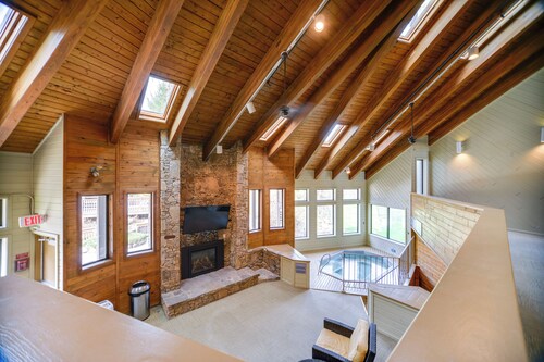 The Villages, Seven Springs Resort, Ski-in/out Gem