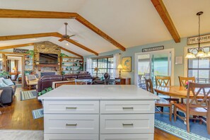 Interior - 5 Mi to Lake Chatuge! Family Sanctuary w/ Patio (Young Harris)