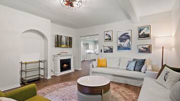 House (4 Bedrooms) | Interior