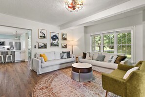Interior - Spacious Family Getaway on Apple Orchard in Hugo! (Hugo)